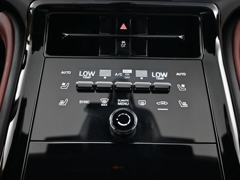 Certified 2025 Porsche Panamera 4 AWD/4WD image 18