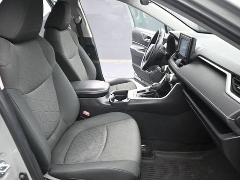 Used 2020 Toyota RAV4 XLE FWD image 19
