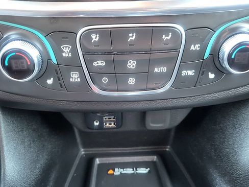 Used 2023 Chevrolet Traverse High Country FWD image 36