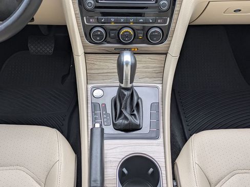 Used 2018 Volkswagen Passat 2.0T SE image 18