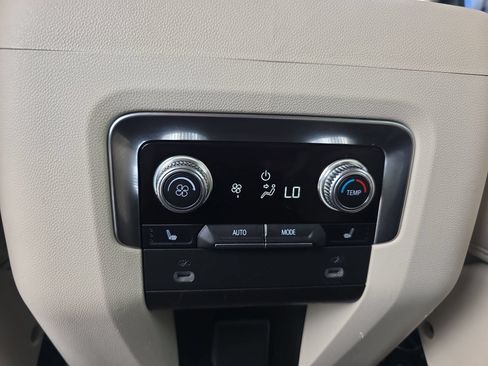 Used 2021 GMC Yukon XL Denali AWD/4WD image 14