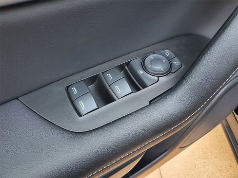 Used 2023 Chevrolet Blazer LT image 19