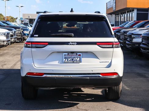 Used 2025 Jeep Grand Cherokee Laredo X RWD image 5