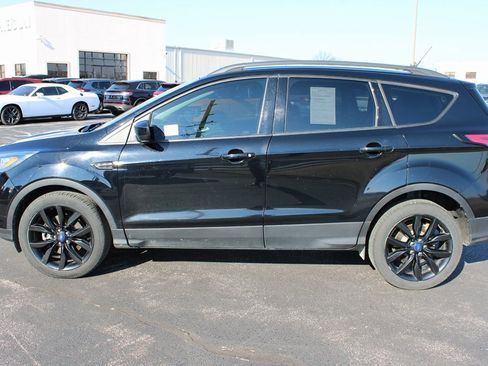 Used 2018 Ford Escape SE w/ SE Sport Appearance Package image 4