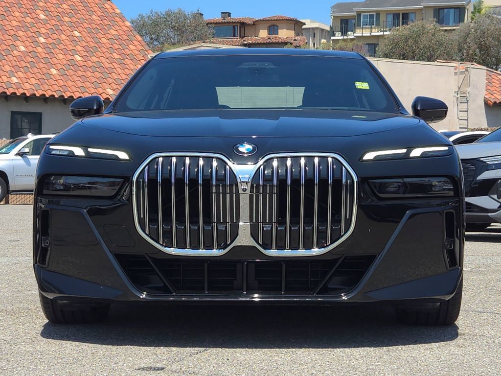 Used 2024 BMW 760i xDrive AWD/4WD image 2