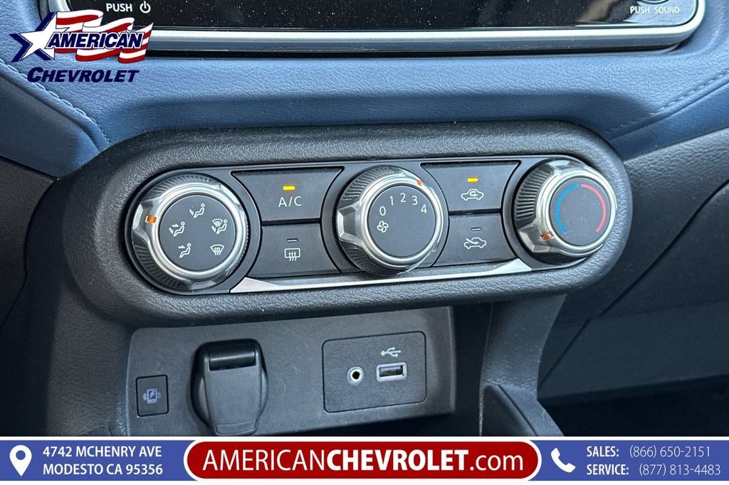 Used 2025 Nissan Versa SV FWD image 27