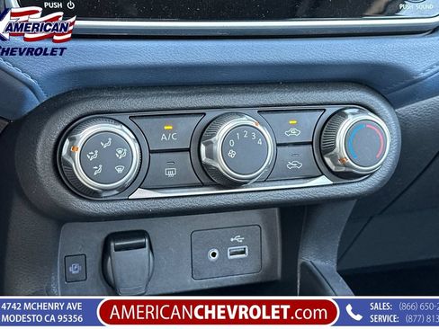Used 2025 Nissan Versa SV FWD image 27