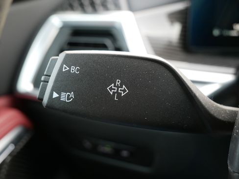 Used 2025 BMW X6 M60i w/ Dynamic Handling Package image 26