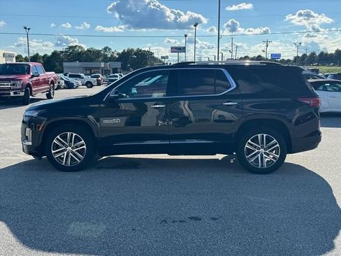 Used 2023 Chevrolet Traverse High Country w/ LPO, Floor Liner Package AWD/4WD image 6