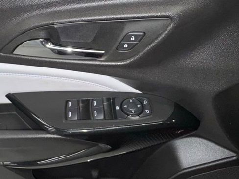 Used 2025 Chevrolet Trax LT w/ LT Convenience Package image 21