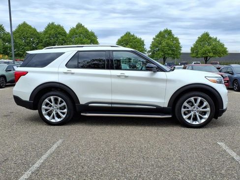 Used 2023 Ford Explorer Platinum w/ Equipment Group 601A AWD/4WD image 6