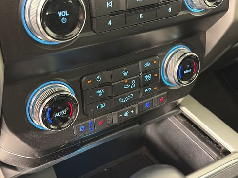 Used 2020 Ford F150 Lariat w/ Equipment Group 502A Luxury AWD/4WD image 21