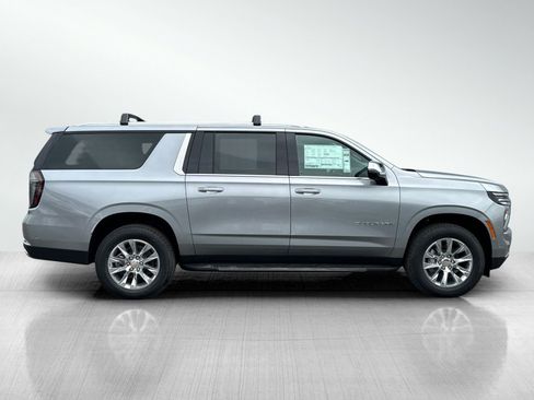 New 2025 Chevrolet Suburban Premier image 3