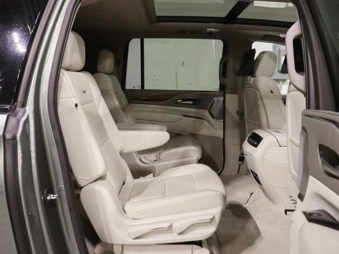 Used 2023 Cadillac Escalade ESV Sport Platinum AWD/4WD image 18