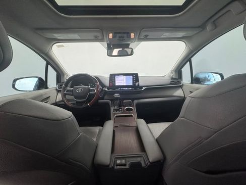Used 2024 Toyota Sienna XLE w/ XLE Plus Package FWD image 20