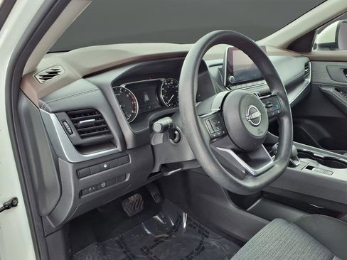 Used 2023 Nissan Rogue SV image 12