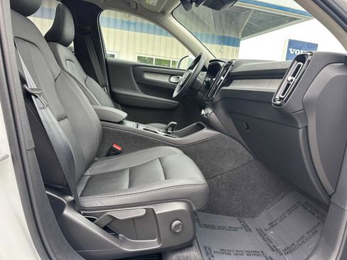 Used 2025 Volvo XC40 B5 Core w/ Protection Package Premier AWD/4WD image 10