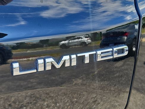 Used 2022 Jeep Renegade Limited w/ Sun, Sound & Wheels Group AWD/4WD image 32