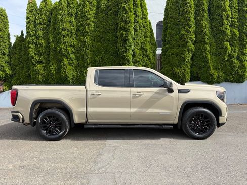 Used 2023 GMC Sierra 1500 Elevation w/ LPO, Elevation Black Package AWD/4WD image 11