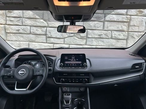 Used 2023 Nissan Rogue S image 10