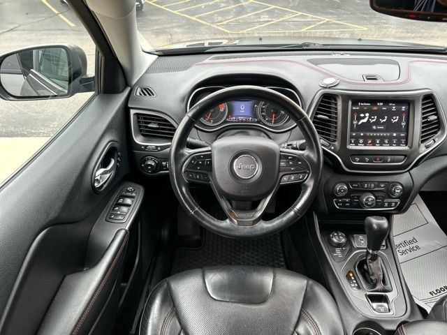 Used 2019 Jeep Cherokee Trailhawk AWD/4WD image 26