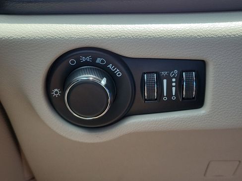 Used 2023 Chrysler Voyager LX FWD image 26