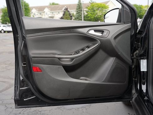 Used 2017 Ford Focus SE FWD image 12