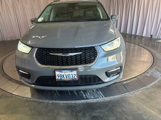 Used 2022 Chrysler Pacifica Touring-L FWD video 2