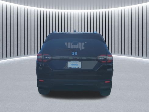 New 2026 Honda Pilot Sport image 4