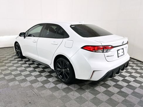 Used 2023 Toyota Corolla SE image 5