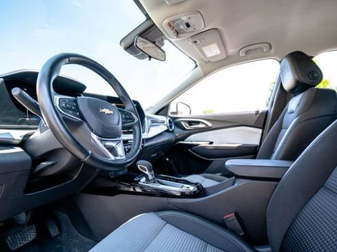 Used 2024 Chevrolet Trax LT w/ Driver Confidence Package FWD image 25