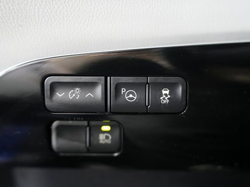 Used 2018 Toyota Prius Two w/ Prius Two Safety Plus Package image 47