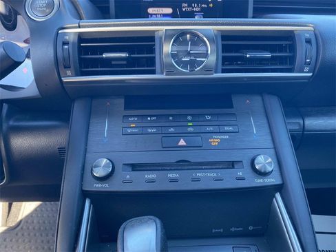 Used 2019 Lexus IS 300 AWD image 22