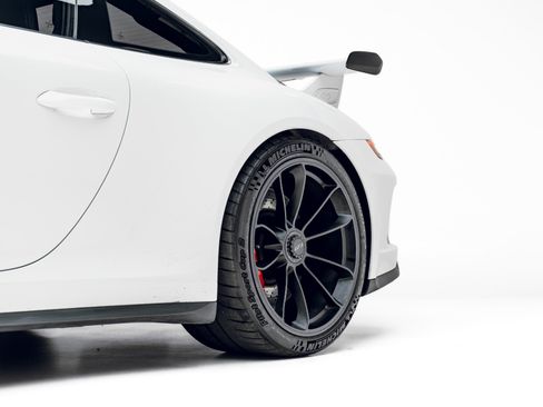 Used 2018 Porsche 911 GT3 RWD image 17