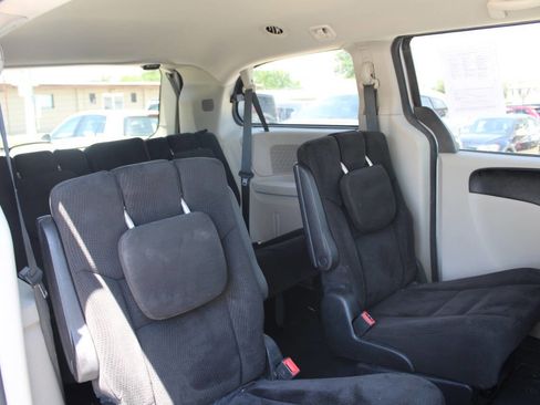 Used 2016 Dodge Grand Caravan SXT FWD image 10