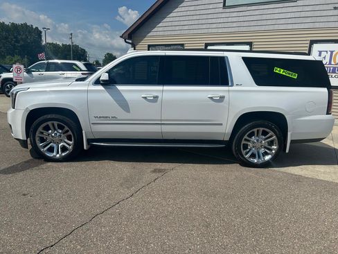 Used 2017 GMC Yukon XL SLT w/ Premium Edition AWD/4WD image 8