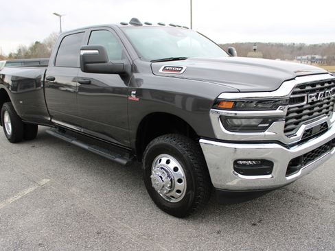Used 2025 RAM 3500 Tradesman image 4