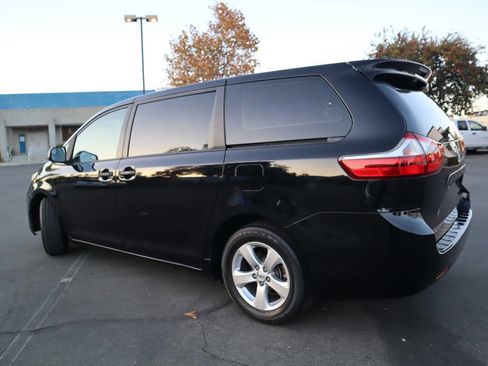 Used 2015 Toyota Sienna L image 17