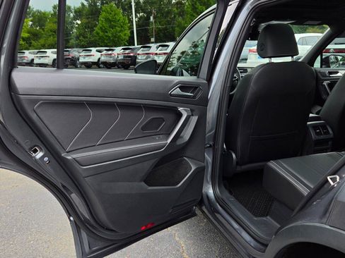 Certified 2023 Volkswagen Tiguan SE R-Line FWD image 46