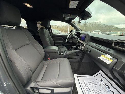 Used 2025 Toyota Tacoma SR image 9