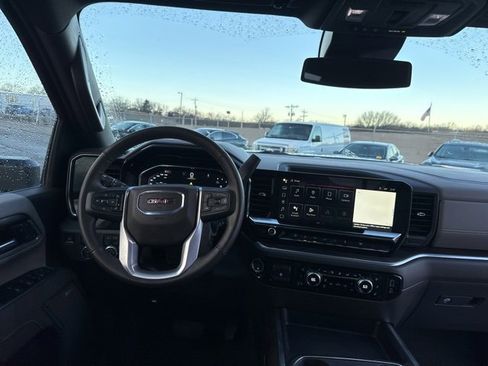 Used 2025 GMC Sierra 3500 SLT w/ SLT Premium Package image 9