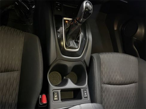 Used 2019 Nissan Rogue SV w/ Sun & Sound Touring Package image 17