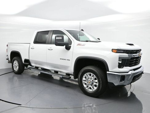 Used 2025 Chevrolet Silverado 2500 LT AWD/4WD image 2