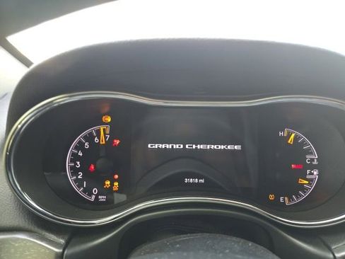 Used 2018 Jeep Grand Cherokee Altitude AWD/4WD image 9