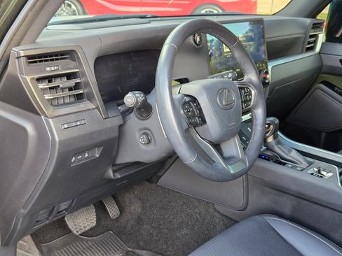 Used 2024 Lexus GX 550 AWD/4WD image 12