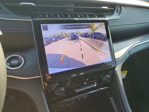 New 2025 Jeep Grand Cherokee Limited w/ Black Appearance Package image 11