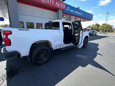 Used 2021 Chevrolet Silverado 1500 LT Trail Boss w/ Convenience Package II AWD/4WD image 16