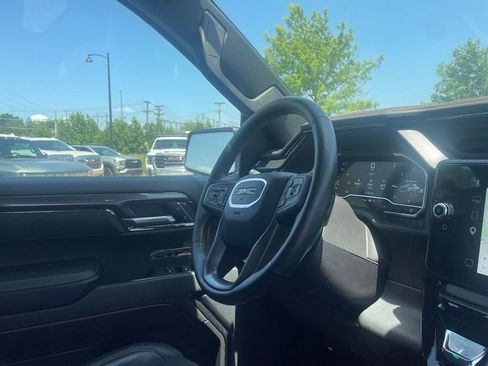 Used 2025 GMC Sierra 1500 AT4 w/ AT4 Premium Package AWD/4WD image 27