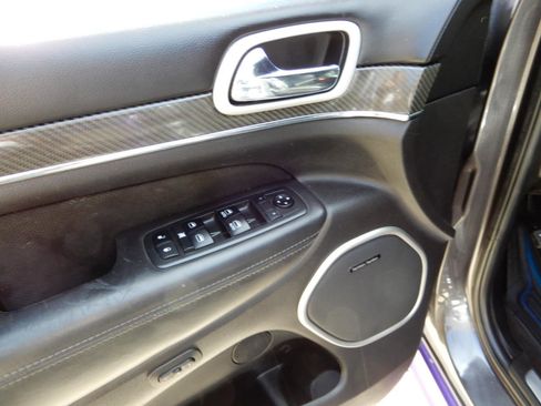 Used 2018 Jeep Grand Cherokee SRT image 26