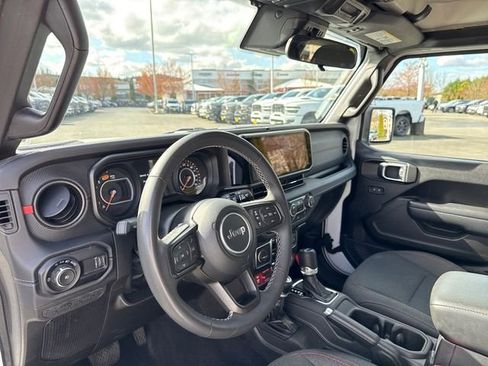 Used 2025 Jeep Wrangler Unlimited Rubicon AWD/4WD image 21